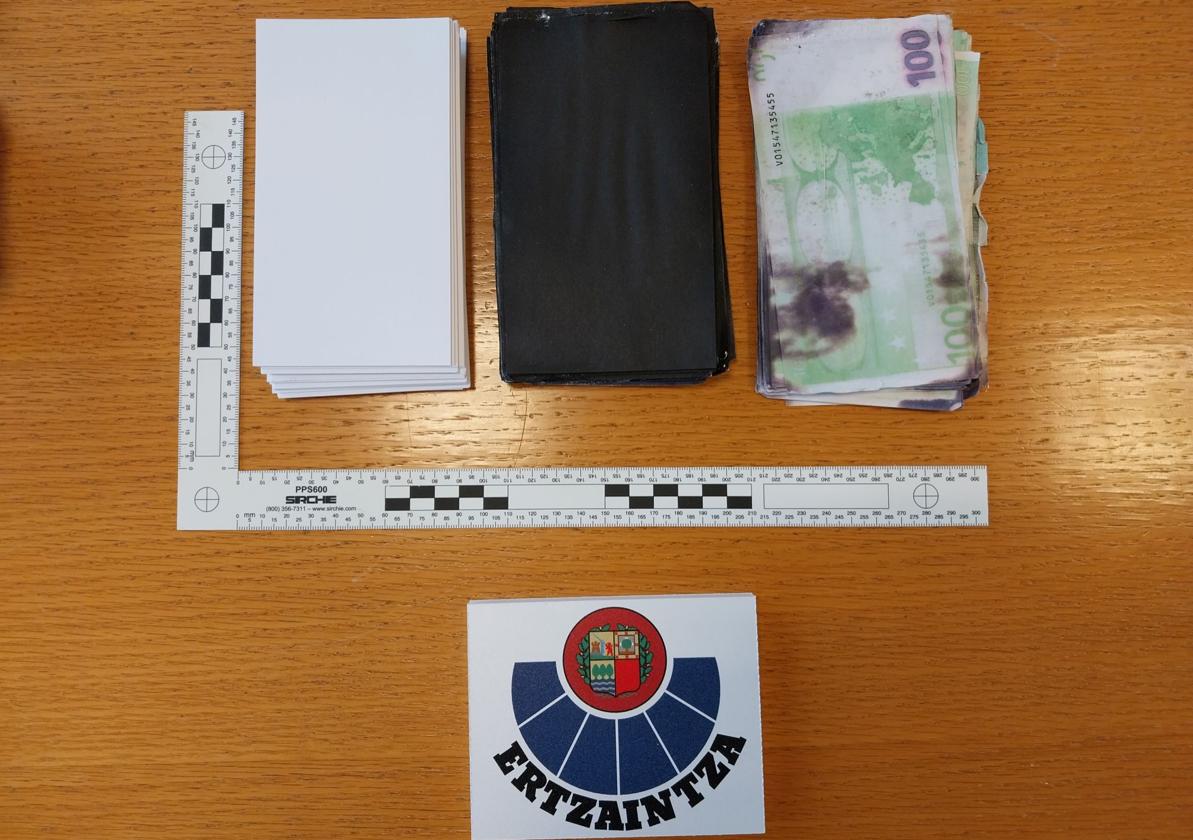 Estafa miles de euros a un hombre en Bilbao haciéndole creer que puede fabricar billetes con cartulinas y productos químicos