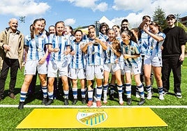 Bonita celebración de la victoria del equipo femenino de la Real Sociedad.