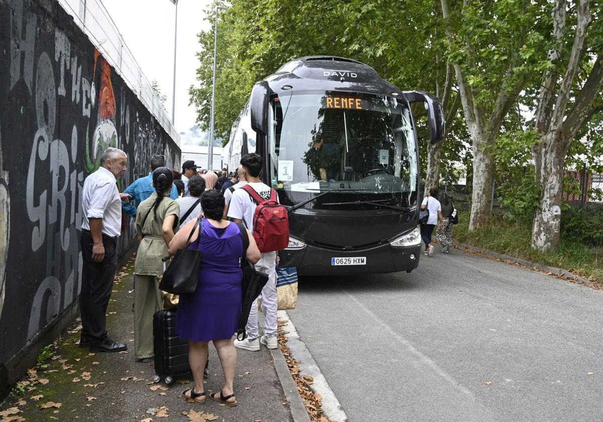 Renfe cubrirá con 311 autobuses el corte del 1 al 4 de mayo entre Irun y Lezo-Errenteria