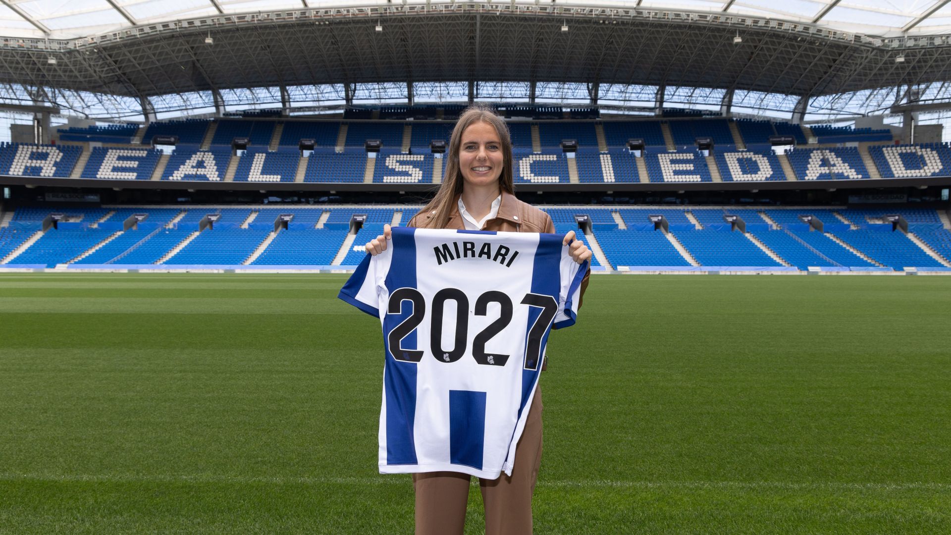 Mirari Uria, con la camiseta txuri urdin en Anoeta