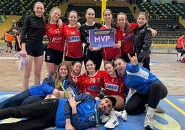 Imagen de los cuatro equipos de Urnieta que se han dado cita en estas pasadas fechas en el campeonato internacional Andebolmania celebrado en Portugal.