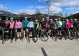 Participantes en la segunda salida que realizó el grupo a Untzilla tras pedalear 50 kilómetros.