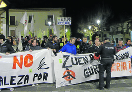 Manifestación contra el parque eólico en Oion el pasado jueves.