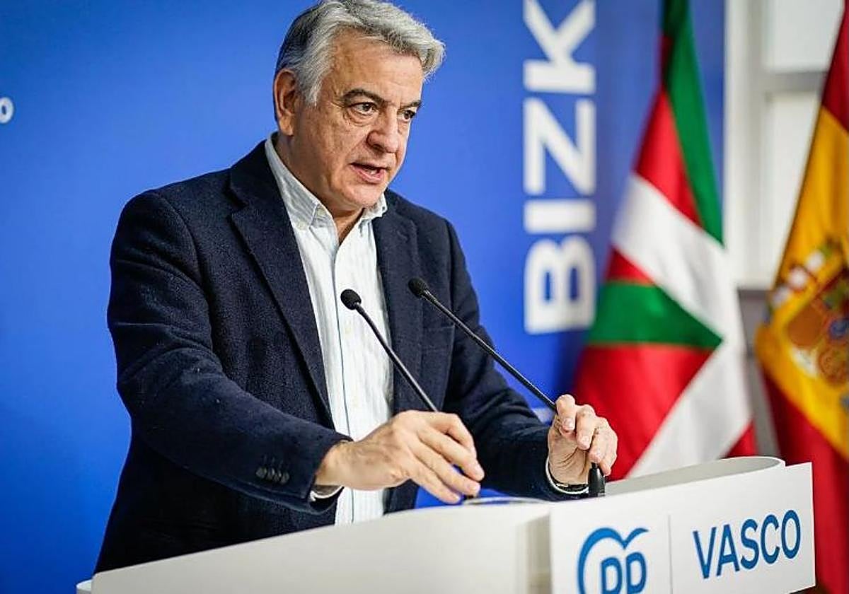 Javier de Andrés, en la rueda de prensa de este jueves en Bilbao.