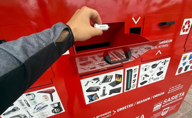 Los contenedores incorporan dibujos para reciclar adecuadamente.