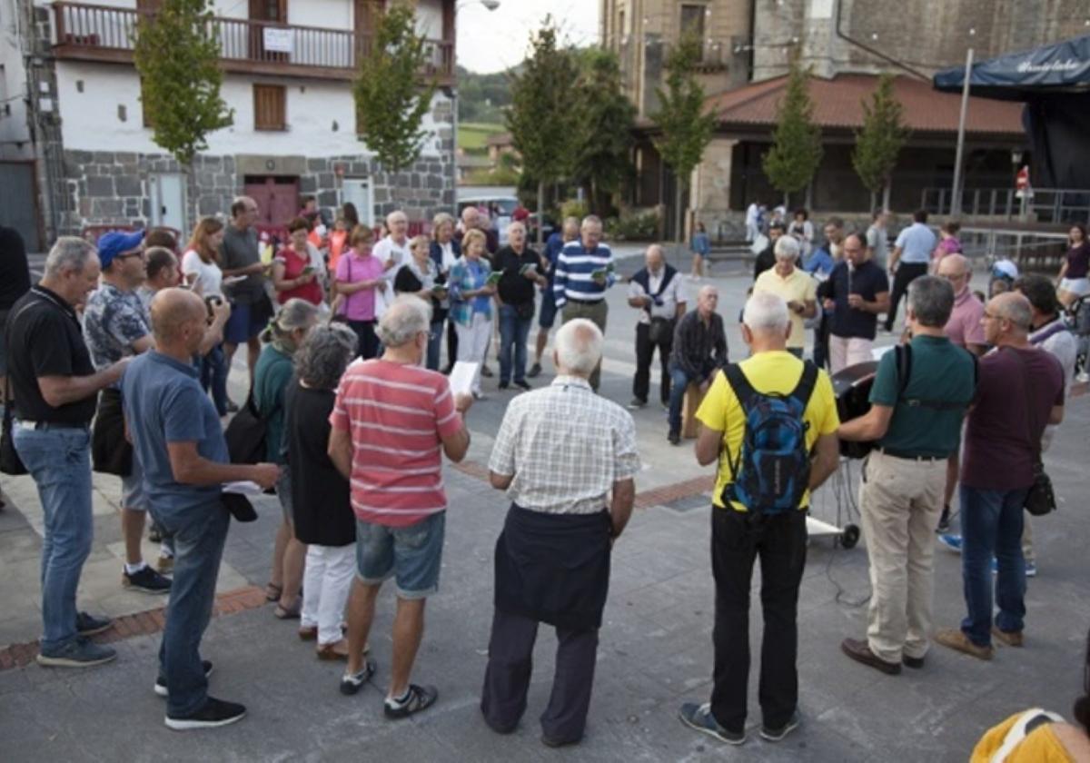 Kantazaun sale esta tarde aportando un ambiente especial a las calles