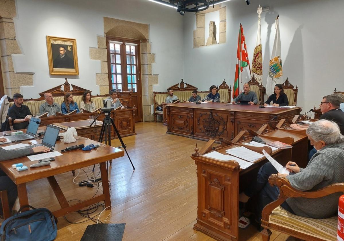 El Ayuntamiento regula la actividad y volumen de los grupos turísticos