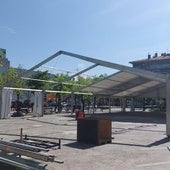 Ante la previsión de precicipaciones ayer se instaló la carpa en Foru plaza.