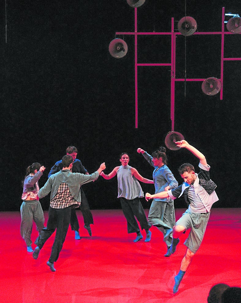 La compañía de danza Haatik representa 'Ots' en el auditorio