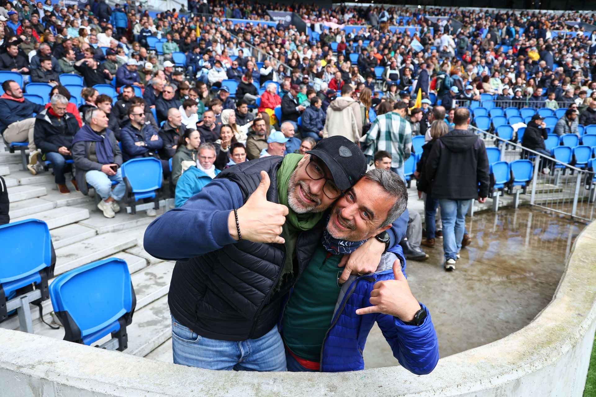 Gran ambiente en Anoeta en la victoria del Aviron