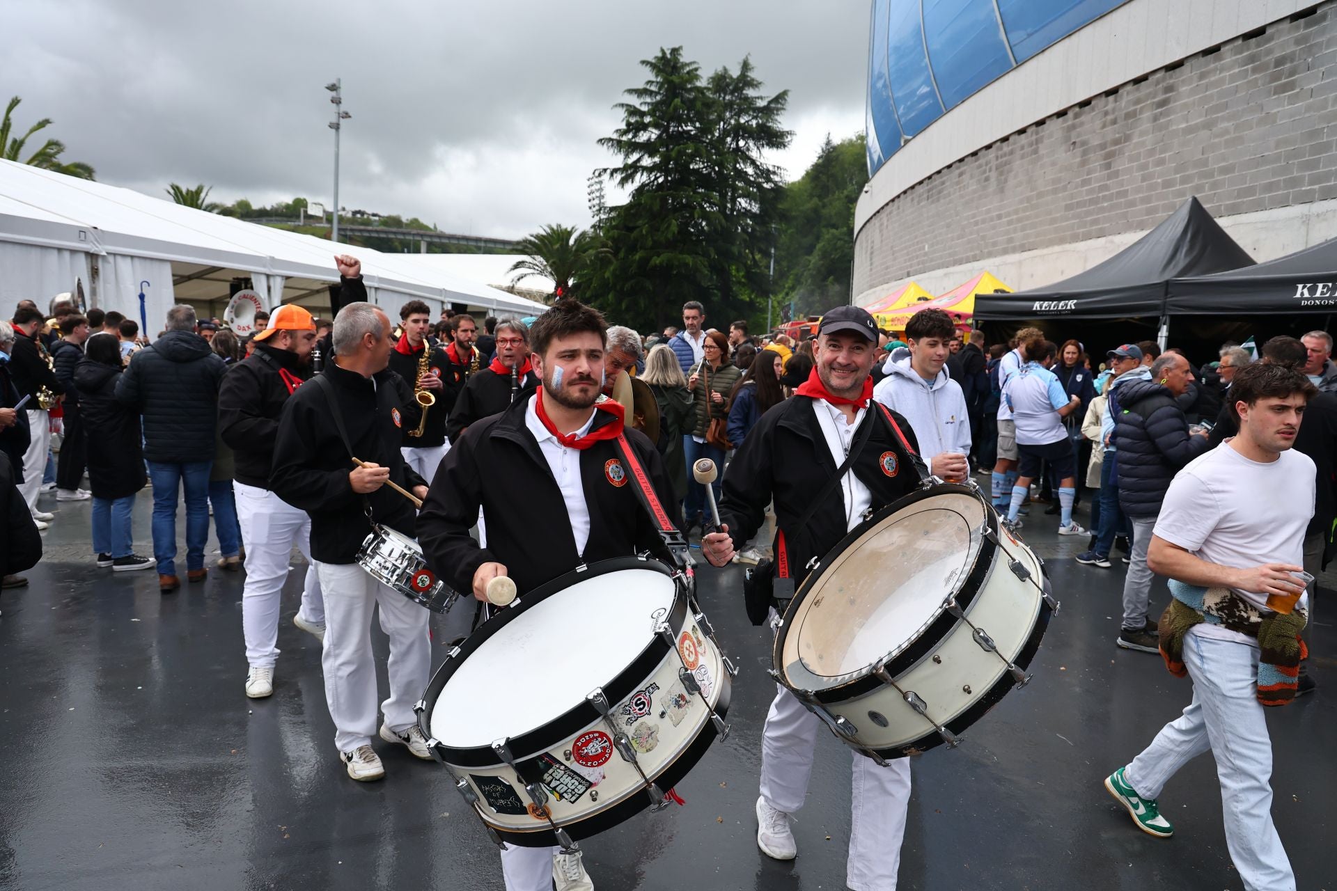 Gran ambiente en Anoeta en la victoria del Aviron