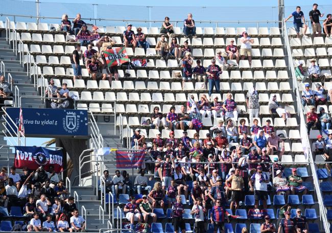 Medio centenar de aficionados del Eibar animaron a su equipo en Tenerife