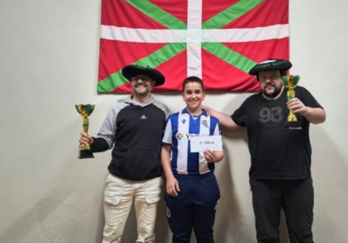 Eneko Arregi eta Juan Casas zestoarrak, Lazkaomendiko mus txapelketako irabazleak