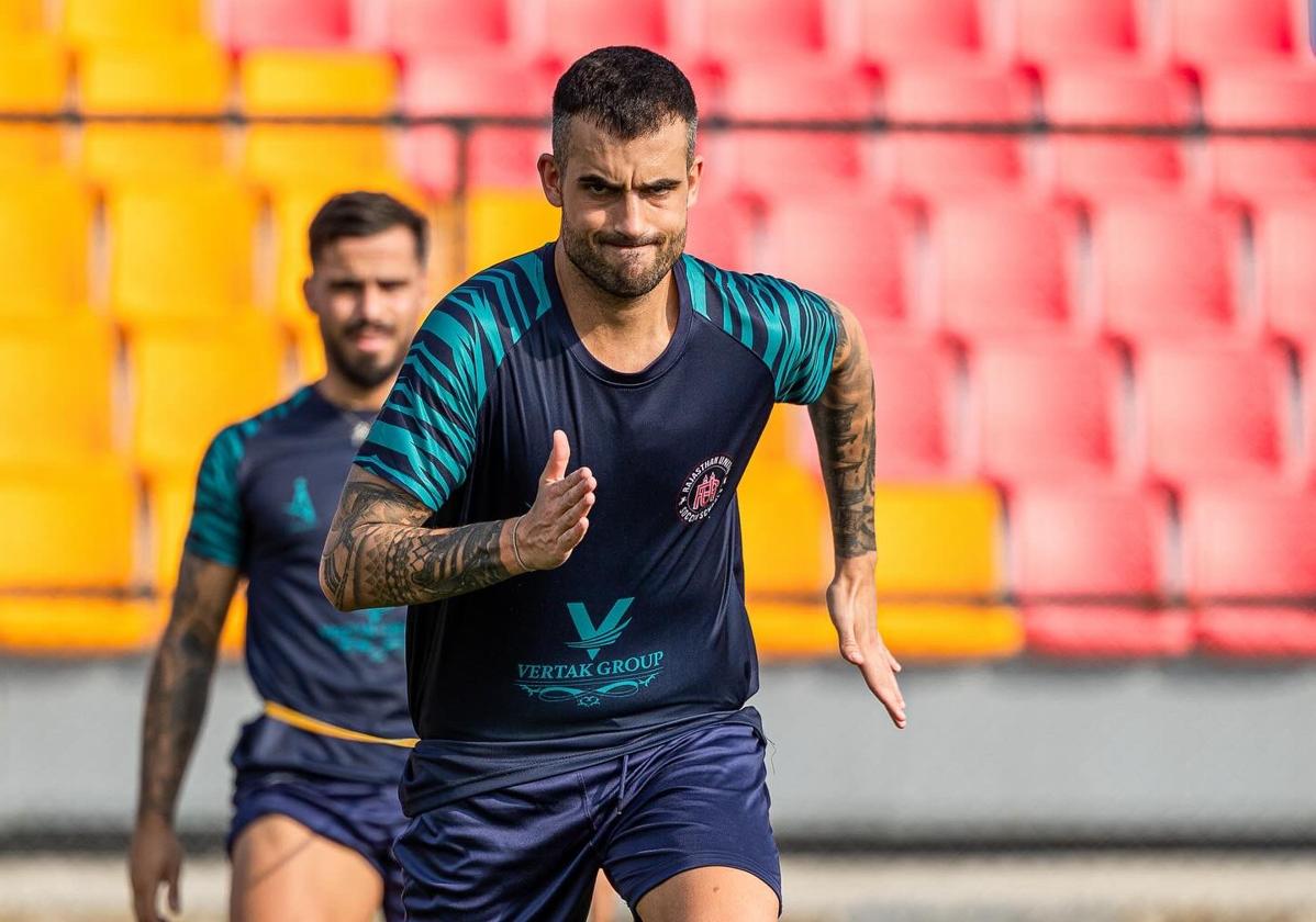 Alain Oyarzun, durante un entrenamiento con el Rajasthan United en la India.