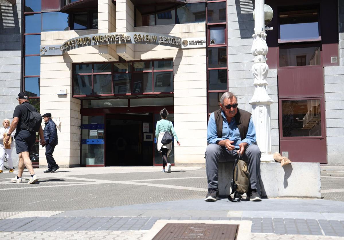 Entrada del ambulatorio donostiarra de Ondarreta.