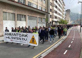 Hoy por la mañana, en el Día Internacional de la Seguridad y Salud en el Trabajo, la plantilla se ha movilizado para exigir «justicia y reparación».