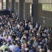 El corte de suministro eléctrico ha afectado a todas las líneas de ferrocarril en como en las estaciones de Barcelona.