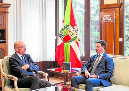Enrico Letta y el lehendakari, Imanol Pradales, ayer en Ajuria Enea.