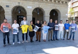 Organizadores y representantes institucionales, en la presentación de la Vuelta al Bidasoa.