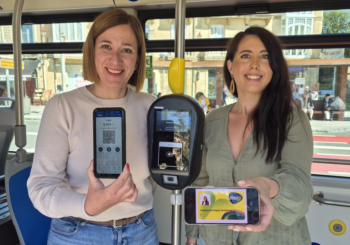Cristina Laborda y Azahara Domínguez, junto a uno de los nuevos validadores.