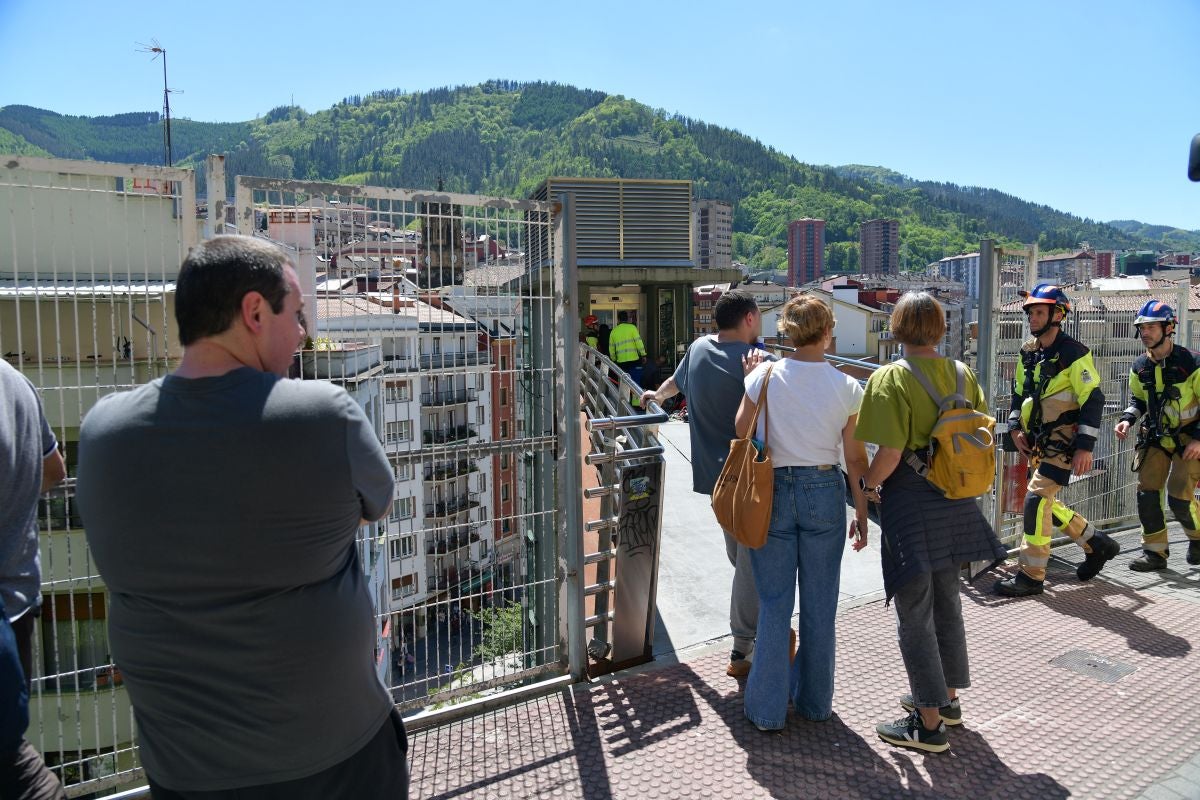 Tres horas encerrados en un ascensor