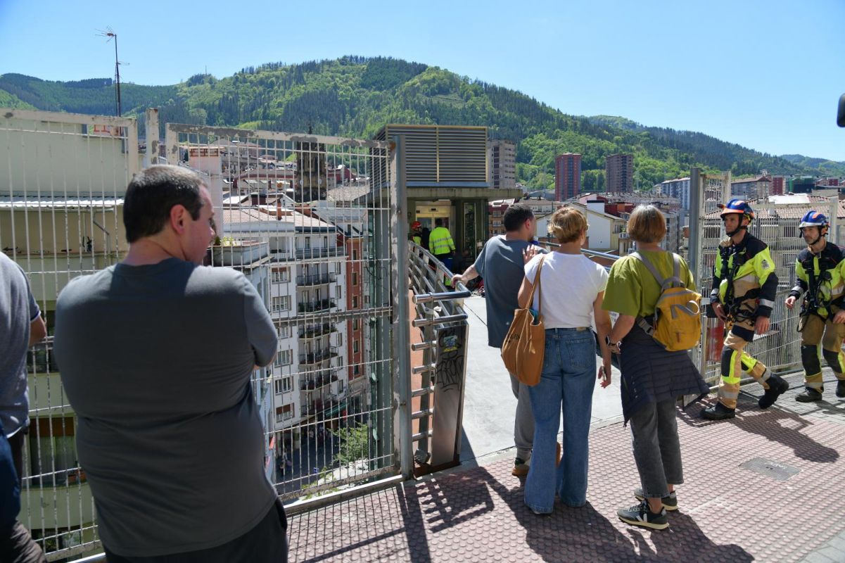 Tres horas encerrados en un ascensor