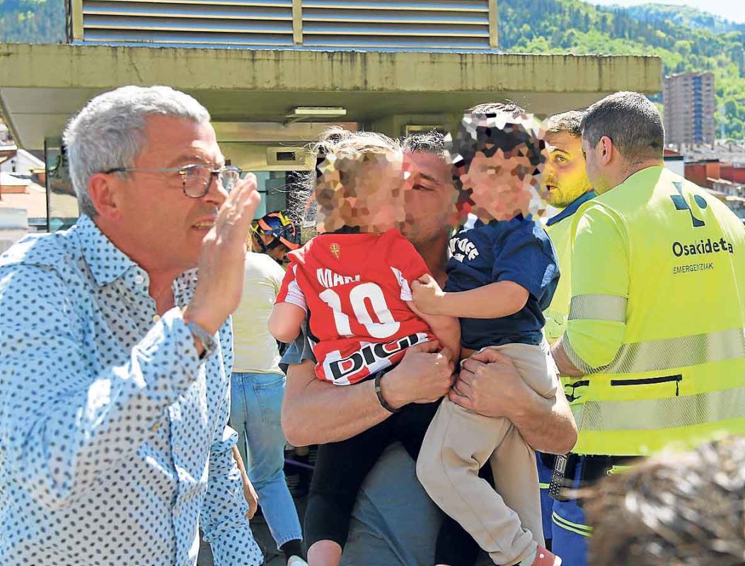 Tres horas encerrados en un ascensor