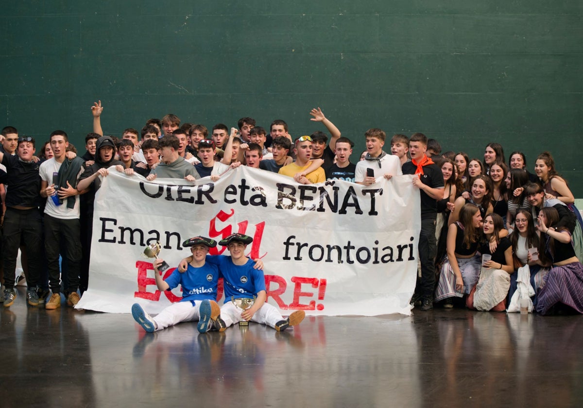 Anartz Agirre y Xabat Goikoetxea se batirán a Beñat Pérez y Oier Alzelai en la gran final de pelota