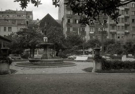 Los jardines de la plaza de Cataluña, en los años 60.