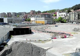 Imagen que ofrecían este miércoles las obras de Adinberri, sin trabajadores ni maquinaria, paralizadas desde finales del año pasado.