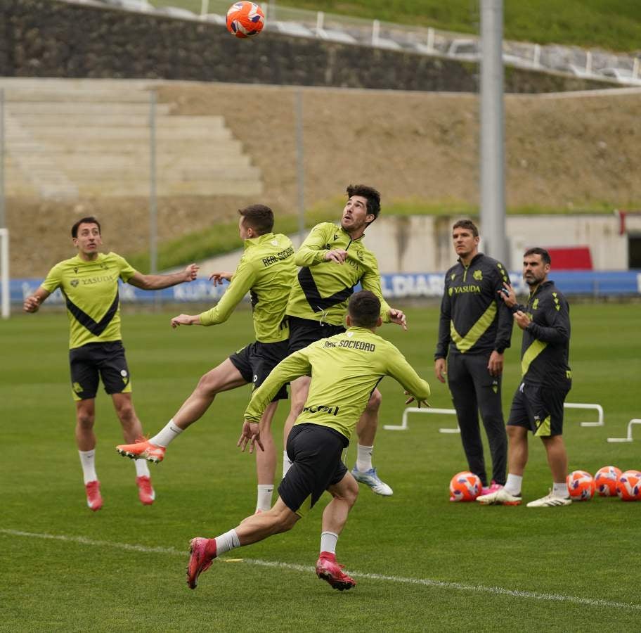 La Real Sociedad prepara el derbi