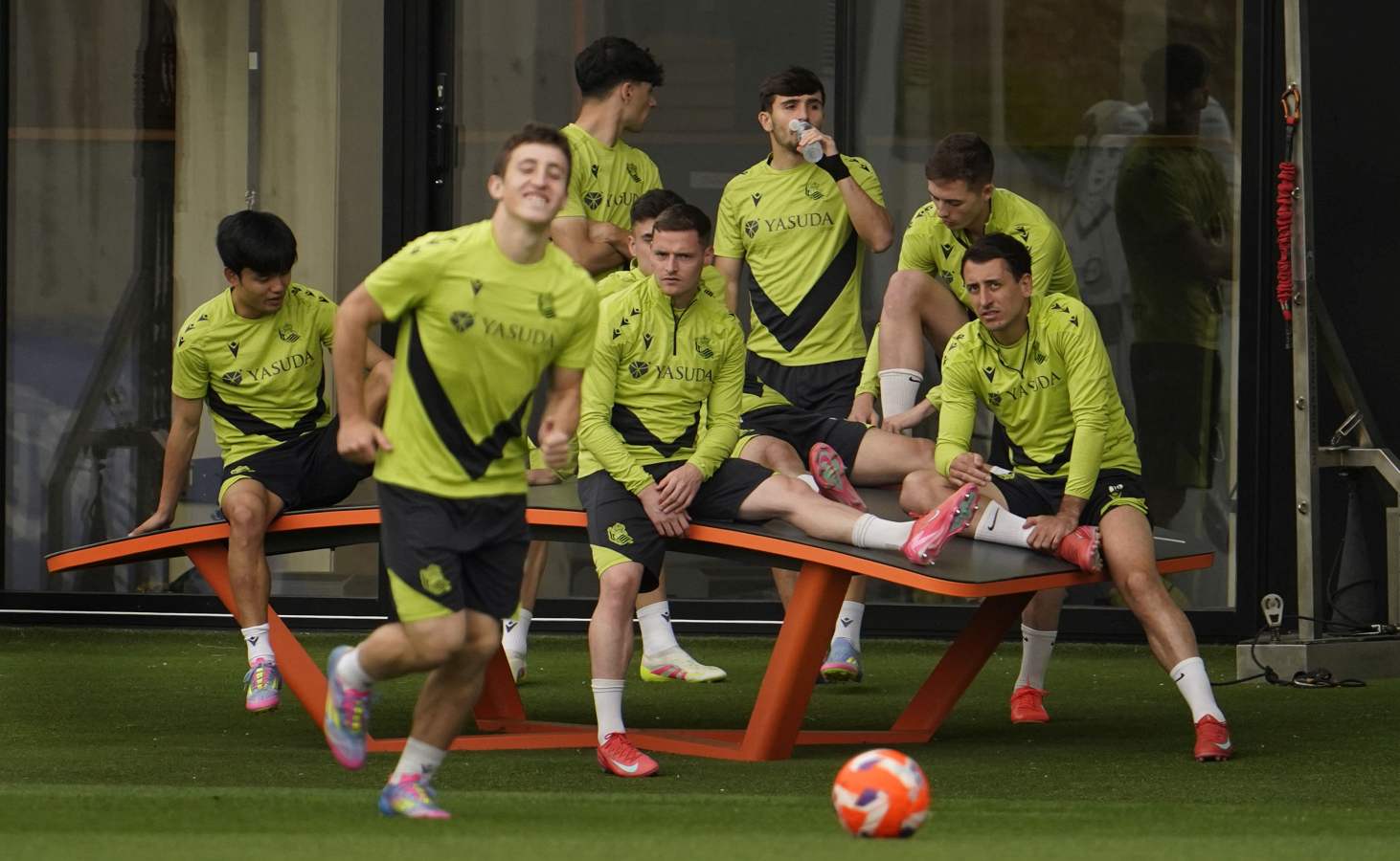 La Real Sociedad prepara el derbi