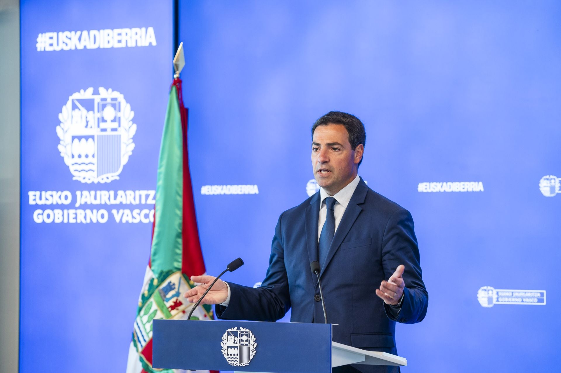 Pradales reclama «ensanchar» el autogobierno ante la «fragilidad» demostrada tras el apagón