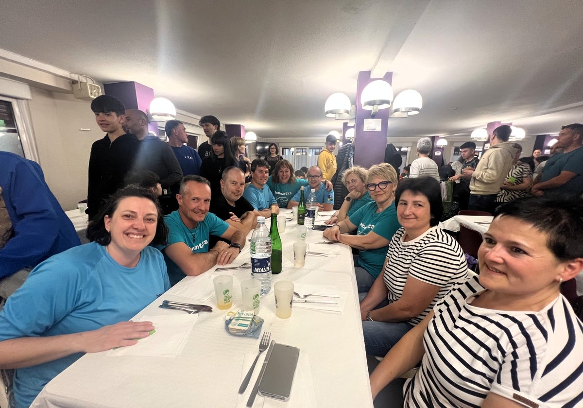 Las familias han disfrutado de su comida popular de fiestas a cubierto
