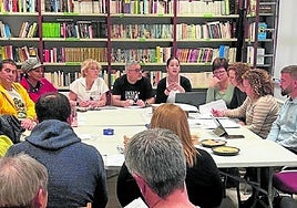 Las familias afectadas han constituido un grupo de trabajo que se reúne regularmente para trabajar en busca de soluciones a la situación que padecen.