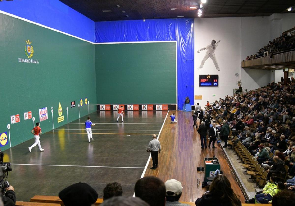 El frontón Astelena seguirá de verde