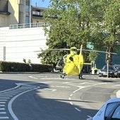 Un helicóptero medicalizado traslada de urgencia a un paciente al Hospital Donostia