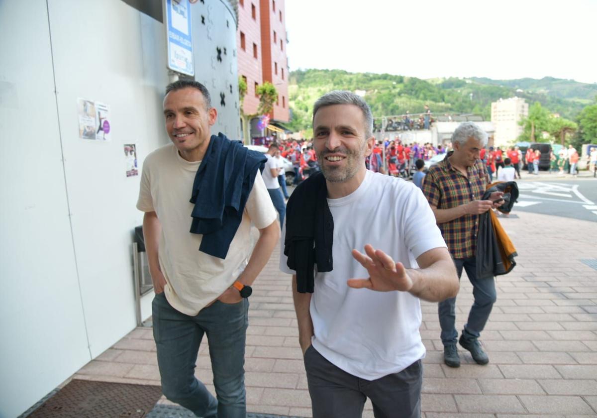Sergio Francisco y Erik Bretos espían a Jon Gorrotxategi en Ipurua