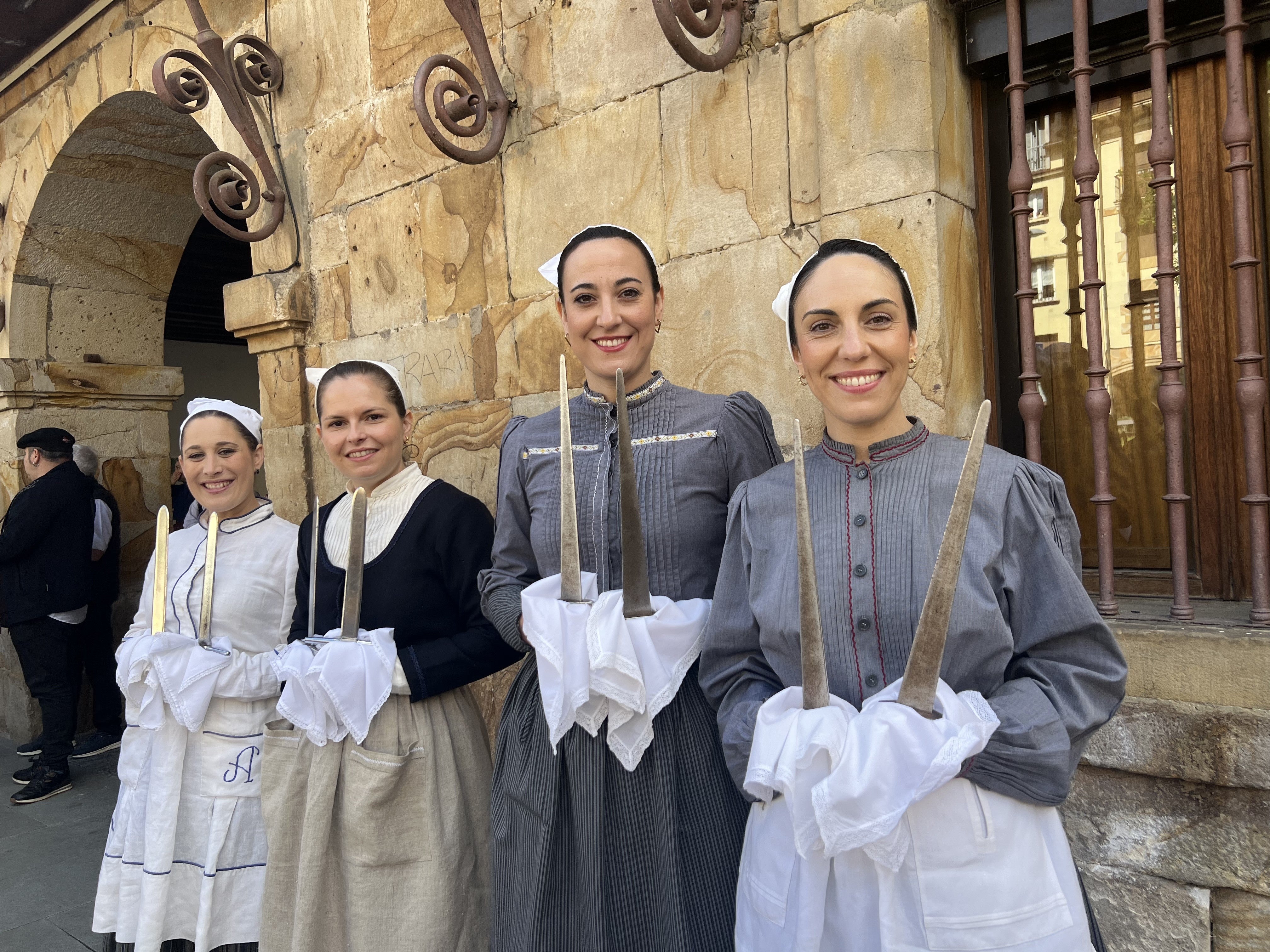 Histórica y emotiva Ezpata Dantza
