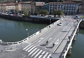 Vista del actual puente Nuevo de Tolosa, un elemento importante del patrimonio tolosarra; todo apunta a que será derribado y sustituido.