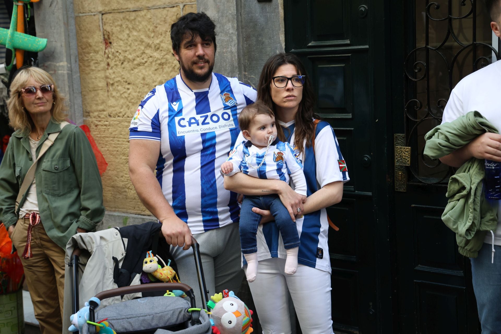 El derbi ya calienta motores en las calles de Donostia