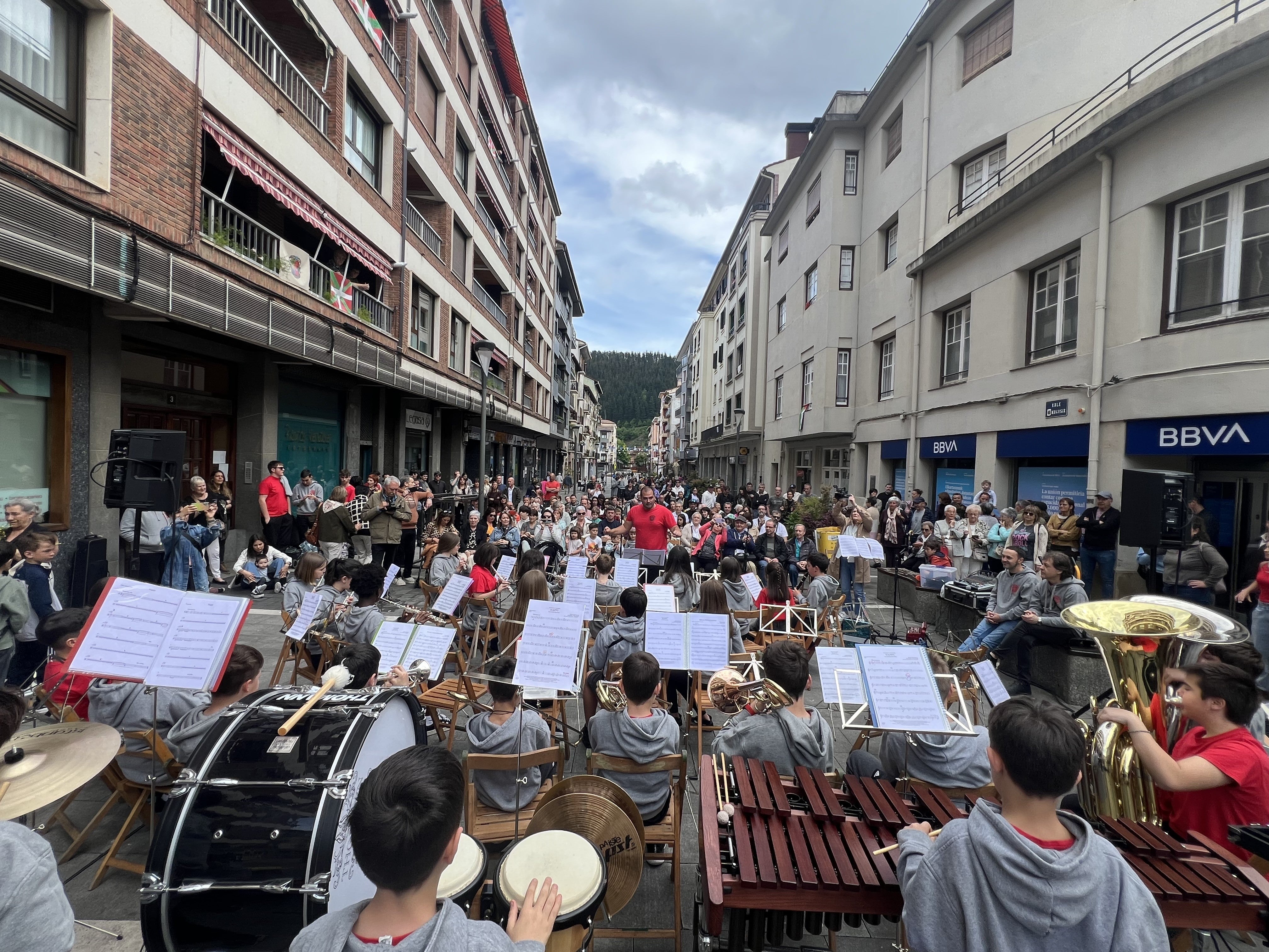 Los músicos de Doinua conquistan Kale Nagusia