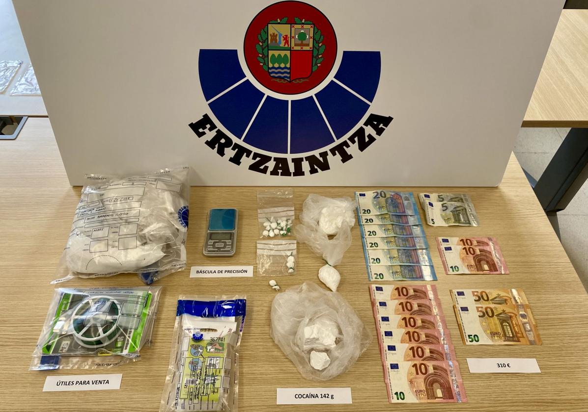 Un hombre de 44 años, detenido por vender cocaína en el establecimiento comercial en el que trabajaba en Andoain