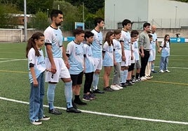 Homenaje a los jugadores a pie de campo.