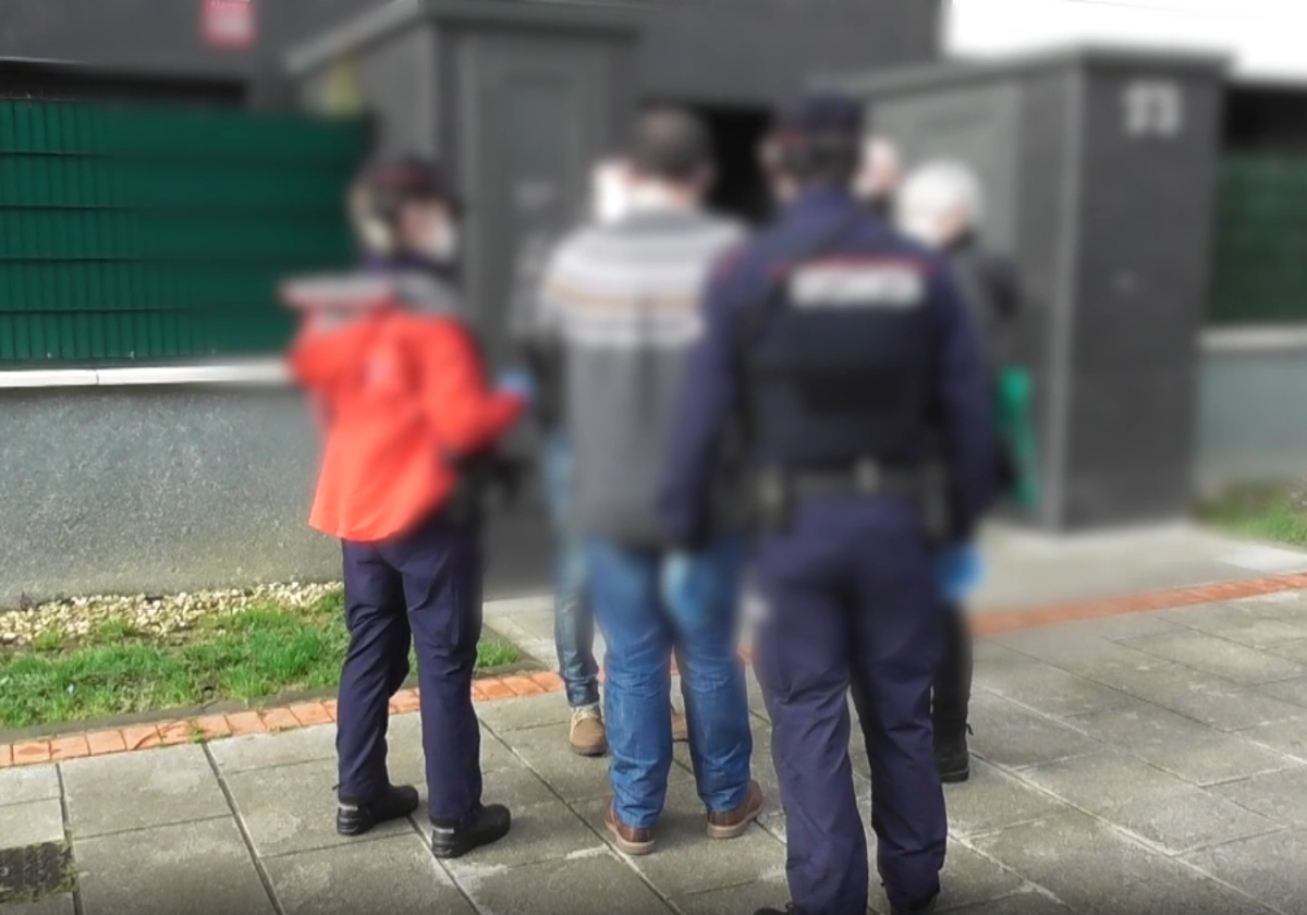 Uno de los condenados por la Audiencia de Gipuzkoa, en el momento de su detención en 2022.