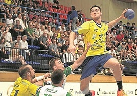 Julen Mujika marcó cinco goles, de seis lanzamientos.