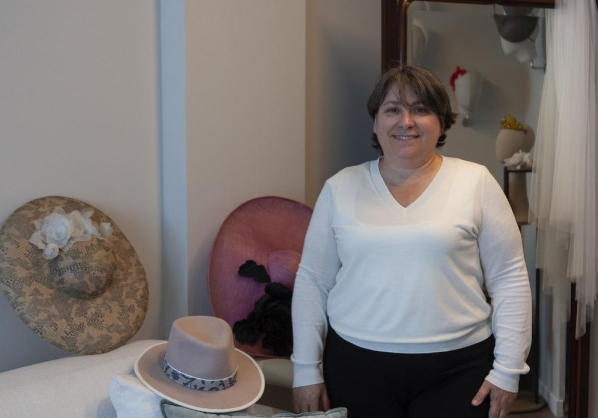 «Te haré un sombrero (y lo llevarás) si tienes rostro, cuerpo y actitud»