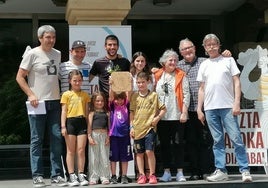 Los ganadores del concurso de mamia en la entrega de premios.