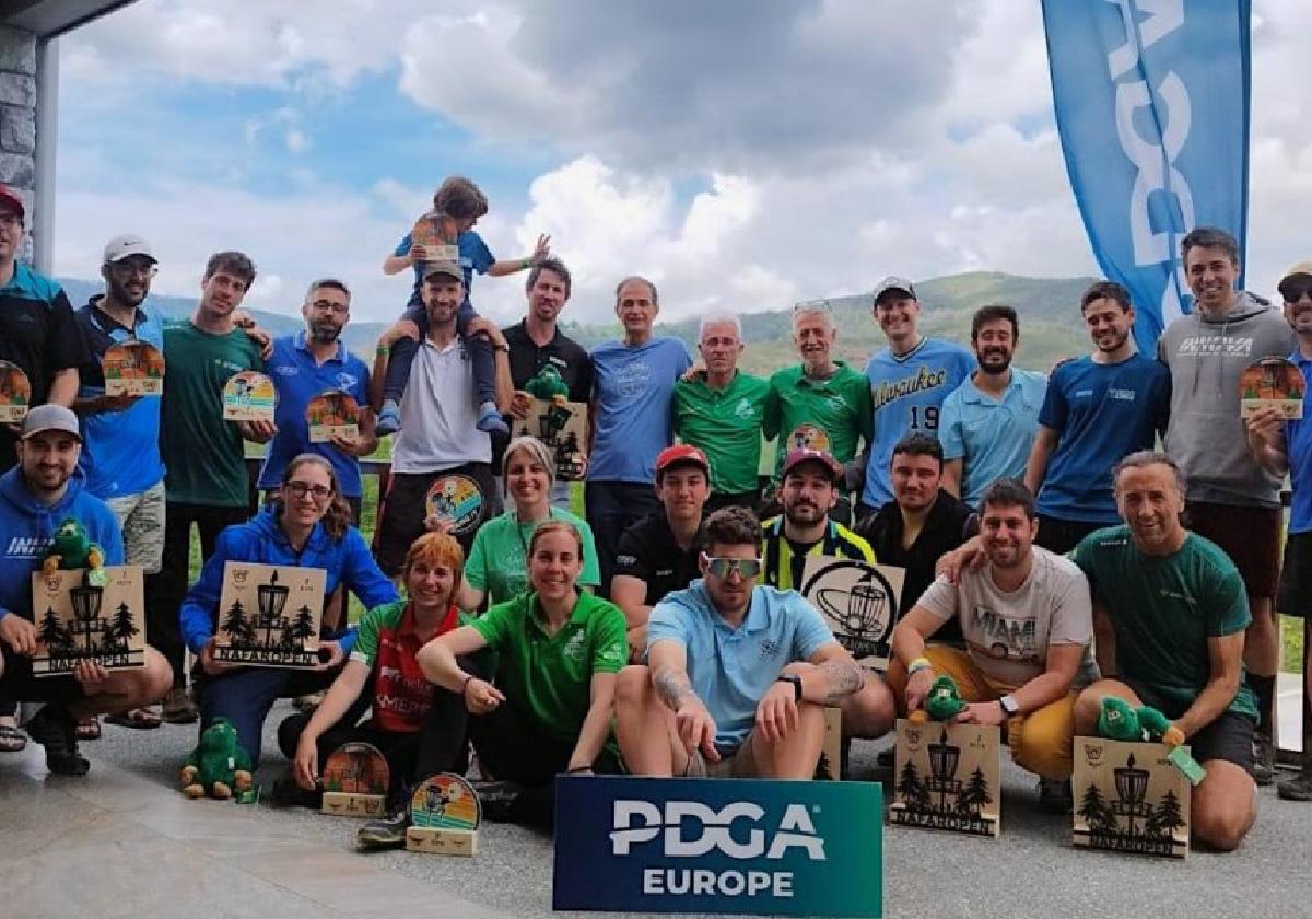 Carlos Ortega y Celia Aranda vencen en el V Open Disc Golf de Navarra