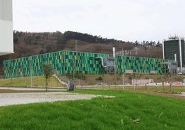 Imagen exterior de la incineradora de Zubieta.